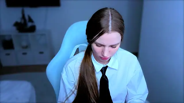 StellaLawless online show from March 18, 9:15 pm