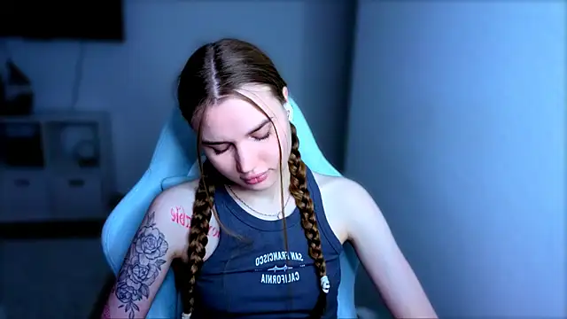 Snapshot of StellaLawless chatting on November 28, 8:53 pm StellaLawless online show from November 28, 8:53 pm