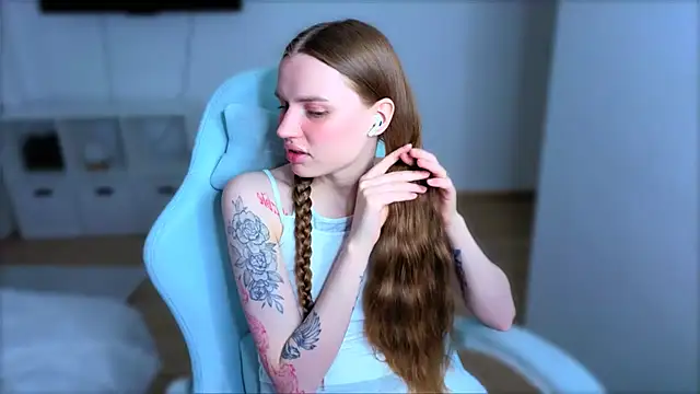 StellaLawless online show from March 29, 10:50 am