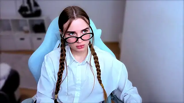 Snapshot of StellaLawless chatting on November 2, 7:19 pm StellaLawless online show from November 2, 7:19 pm