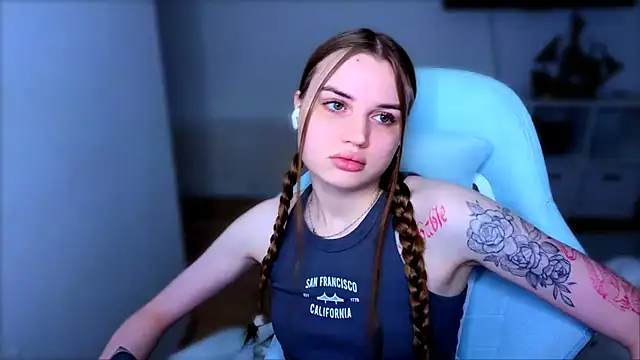 StellaLawless online show from December 17, 12:32 pm