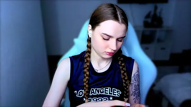 StellaLawless online show from December 5, 8:28 pm