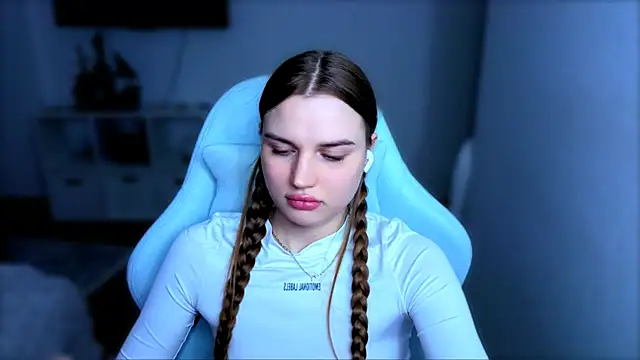 StellaLawless online show from December 4, 12:15 pm