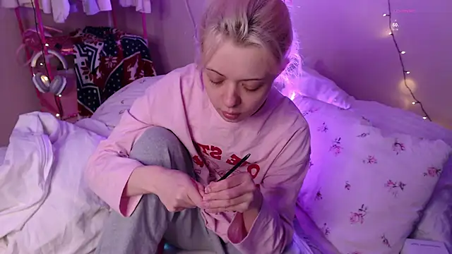 KatieMelone online show from January 18, 7:06 pm