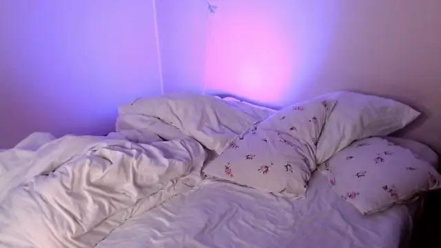 Snapshot of KatieMelone chatting on September 30, 2:28 am KatieMelone online show from September 30, 2:28 am