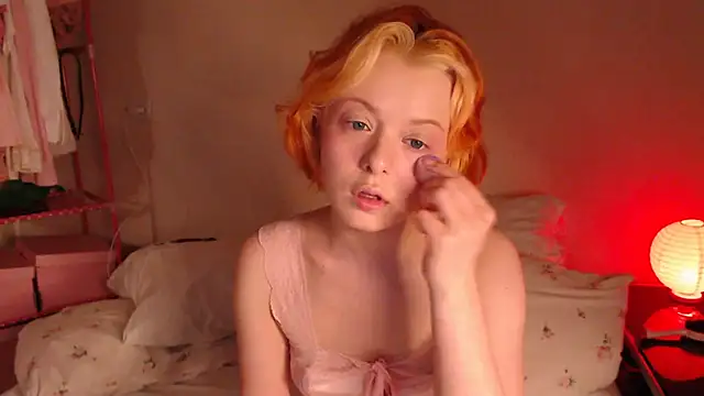 Snapshot of KatieMelone chatting on June 14, 7:04 pm KatieMelone online show from June 14, 7:04 pm