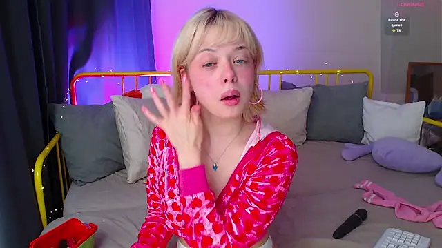 Snapshot of KatieMelone chatting on March 3, 3:22 pm KatieMelone online show from March 3, 3:22 pm