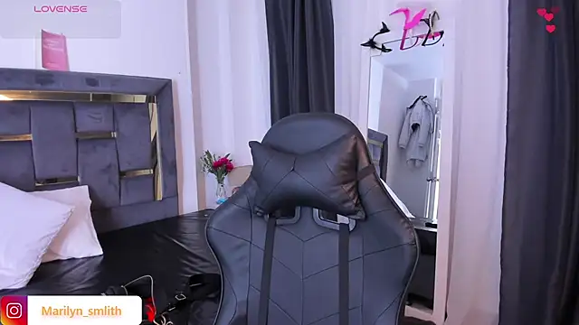 MarilynSmIith online show from November 25, 1:00 pm