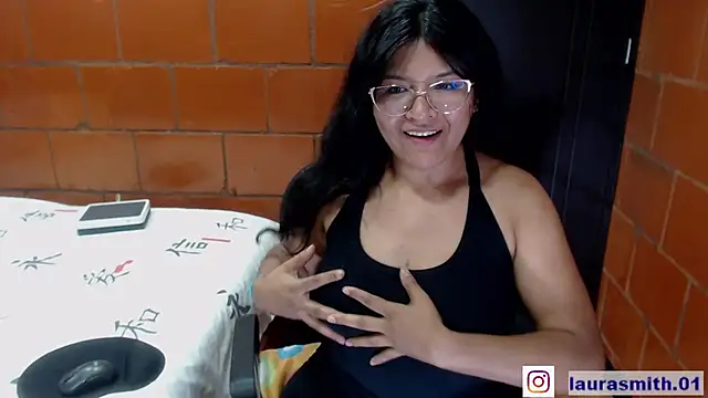 laura smith0 online show from February 24, 7:52 pm