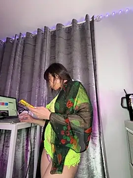 sashapearl23 online show from April 3, 7:15 am