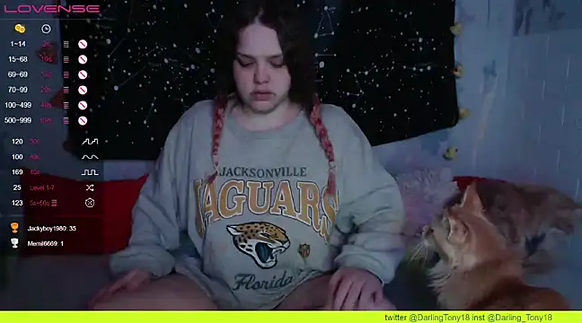 Snapshot of darling_tony chatting on February 6, 12:54 am darling tony online show from February 6, 12:54 am