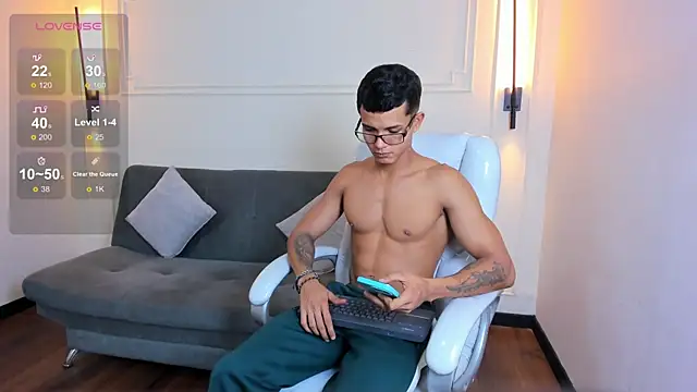 Snapshot of Paradise_boy_s chatting on November 10, 9:09 pm Paradise boy s online show from November 10, 9:09 pm