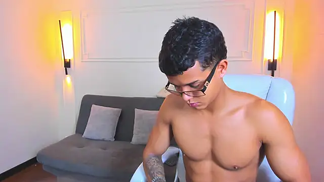 Snapshot of Paradise_boy_s chatting on May 2, 3:06 pm Paradise boy s online show from May 2, 3:06 pm