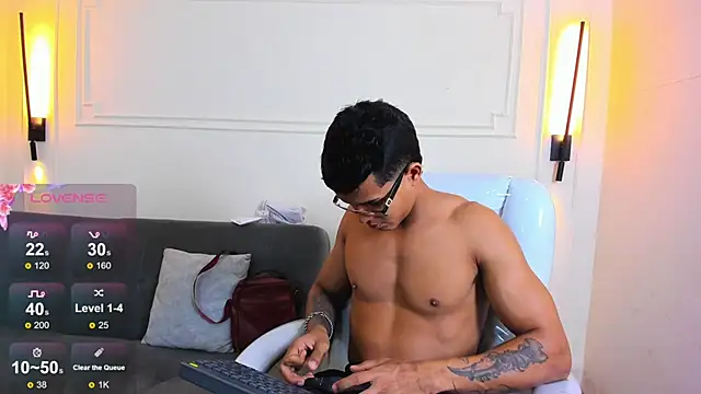 Snapshot of Paradise_boy_s chatting on May 29, 2:23 pm Paradise boy s online show from May 29, 2:23 pm