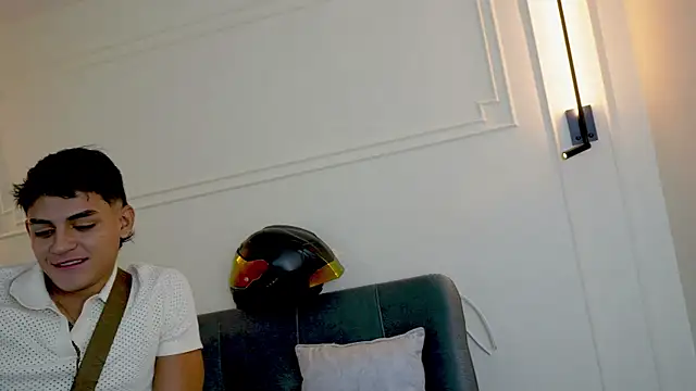 Snapshot of Paradise_boy_s chatting on January 29, 1:16 am Paradise boy s online show from January 29, 1:16 am