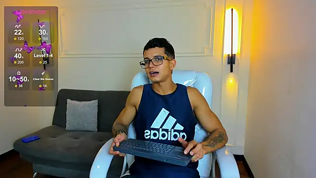 Snapshot of Paradise_boy_s chatting on December 2, 3:47 pm Paradise boy s online show from December 2, 3:47 pm