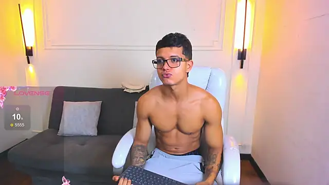 Snapshot of Paradise_boy_s chatting on May 9, 1:36 pm Paradise boy s online show from May 9, 1:36 pm