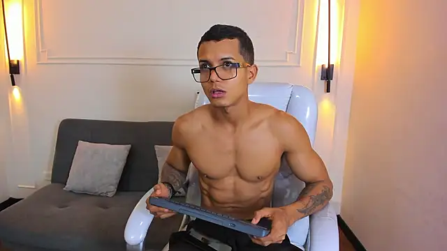 Paradise boy s online show from February 18, 11:12 pm