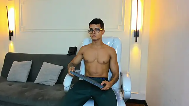 Snapshot of Paradise_boy_s chatting on November 29, 3:34 pm Paradise boy s online show from November 29, 3:34 pm