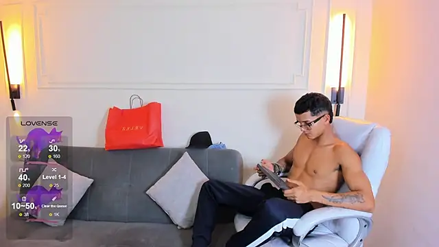 Paradise boy s online show from January 10, 7:42 pm