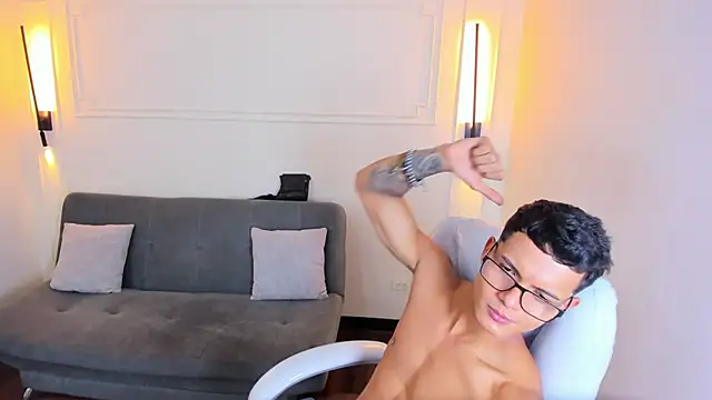 Paradise boy s online show from January 6, 5:17 pm