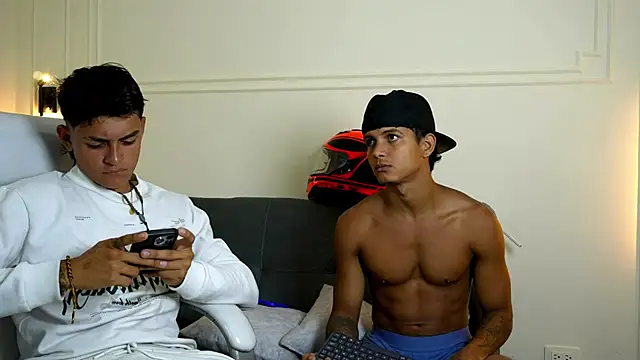 Paradise boy s online show from February 7, 12:42 am