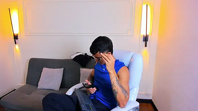 Paradise boy s online show from April 8, 8:32 pm