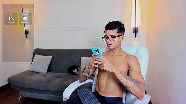 Snapshot of Paradise_boy_s chatting on November 12, 9:51 pm Paradise boy s online show from November 12, 9:51 pm