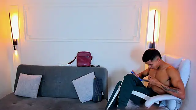 Paradise boy s online show from January 15, 7:50 pm