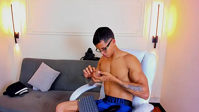 Paradise boy s online show from February 26, 8:20 pm