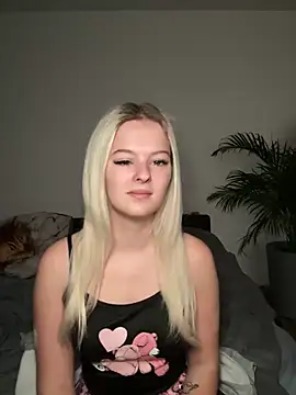 Snapshot of Allylove03 chatting on December 19, 7:07 am Allylove03 online show from December 19, 7:07 am