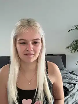 Snapshot of Allylove03 chatting on December 30, 9:59 am Allylove03 online show from December 30, 9:59 am