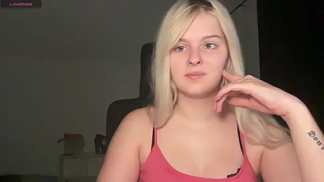 Snapshot of Allylove03 chatting on September 27, 9:59 am Allylove03 online show from September 27, 9:59 am