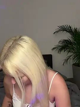 Snapshot of Allylove03 chatting on January 10, 6:06 pm Allylove03 online show from January 10, 6:06 pm