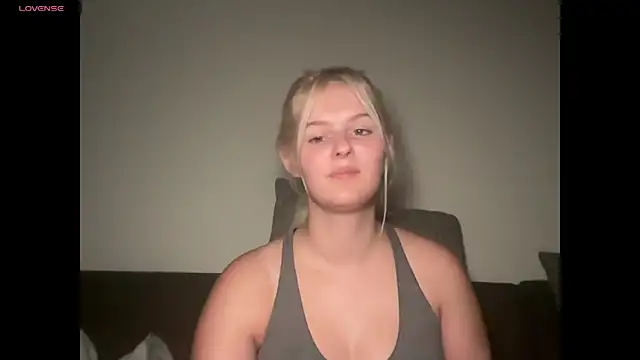 Snapshot of Allylove03 chatting on November 1, 8:46 pm Allylove03 online show from November 1, 8:46 pm