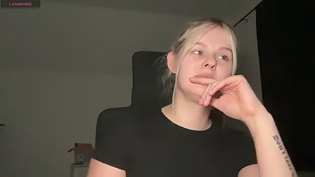 Snapshot of Allylove03 chatting on September 24, 5:19 pm Allylove03 online show from September 24, 5:19 pm