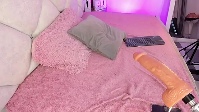 alessiaferry online show from May 13, 5:31 pm