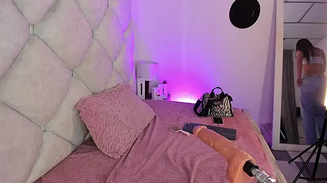 alessiaferry online show from March 17, 9:29 pm