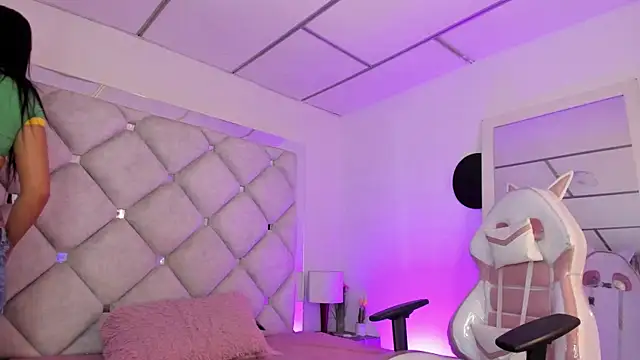 alessiaferry online show from February 20, 4:53 pm