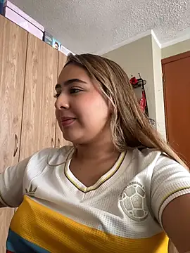 Snapshot of Miabonnett_ chatting on July 3, 4:02 pm Miabonnett online show from July 3, 4:02 pm