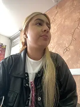 Miabonnett  online show from October 28, 12:15 pm