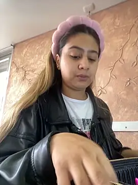 Miabonnett  online show from October 10, 12:06 pm