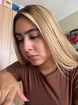 Miabonnett  online show from May 28, 3:07 pm