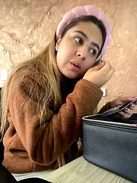 Miabonnett  online show from September 17, 12:07 pm