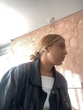 Miabonnett  online show from November 26, 12:16 pm