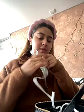 Miabonnett  online show from October 9, 12:06 pm