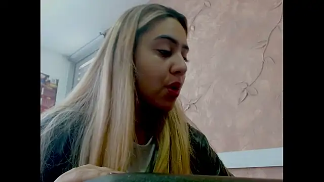 Miabonnett  online show from December 20, 12:30 pm