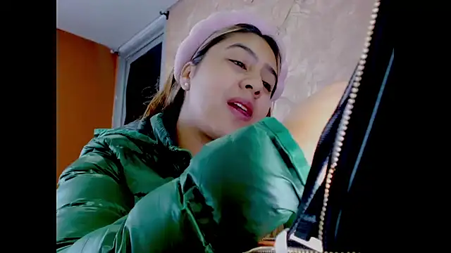 Miabonnett  online show from January 13, 12:20 pm