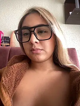 Miabonnett  online show from April 21, 3:29 pm