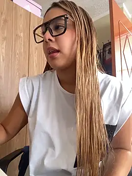 Snapshot of Miabonnett_ chatting on June 10, 3:24 pm Miabonnett online show from June 10, 3:24 pm